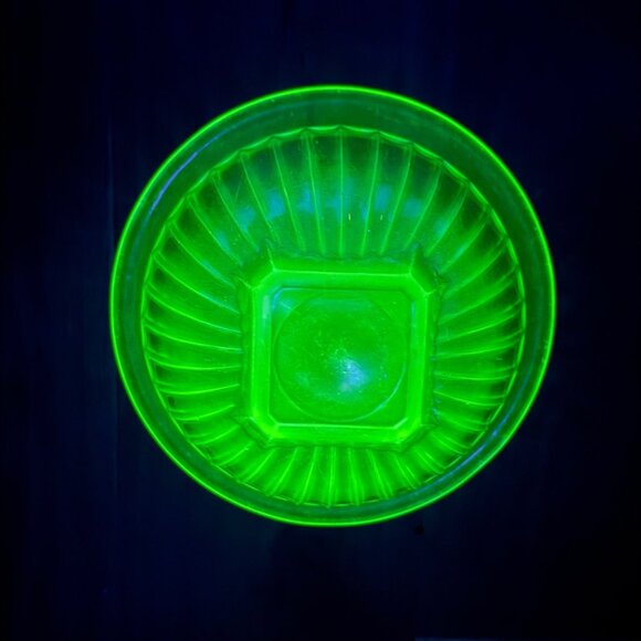 VTG Hazel Atlas Green Uranium Glass Mixing Serving Bowl 10” Square Pedestal Base - Picture 4 of 13